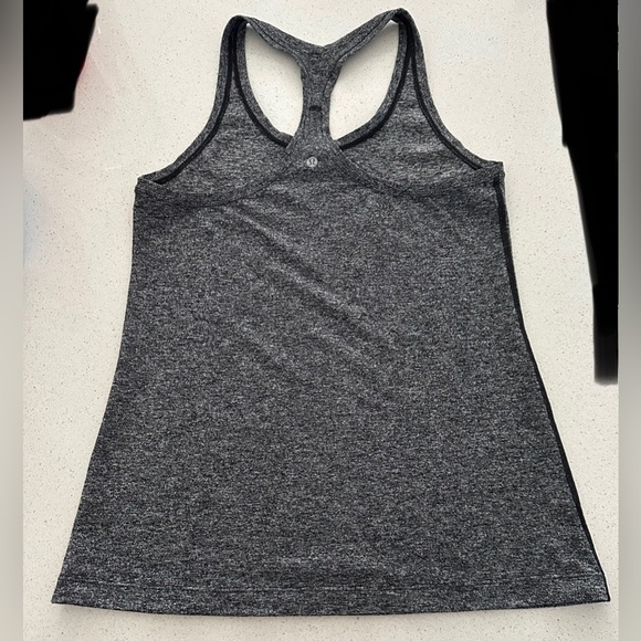 Lululemon: Women’s Tank Top 🌟Like New🌟 - Picture 6 of 6